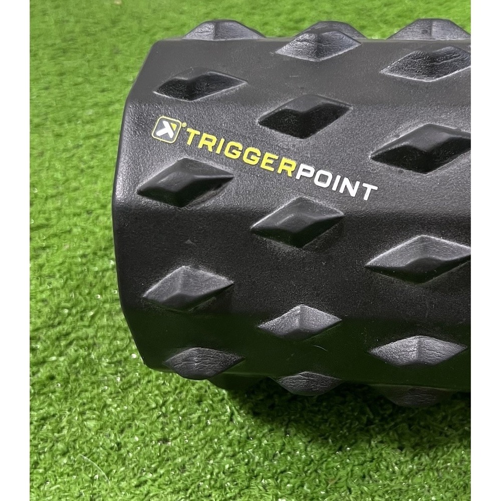 Trigger Point Performance Carbon Deep Tissue Foam Roller Black Red EUC - Picture 2 of 5
